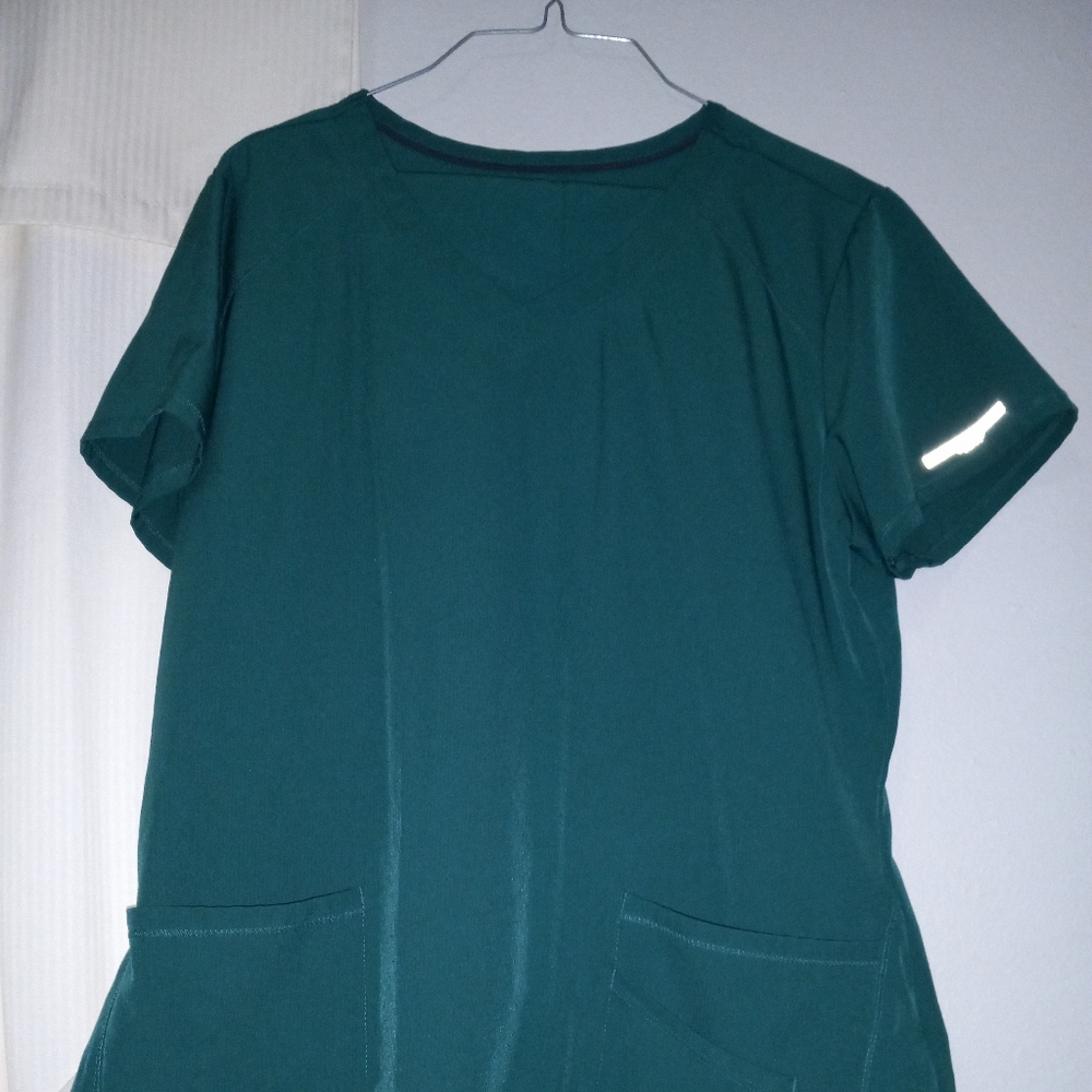 Skechers scrub set top LG bottom MP